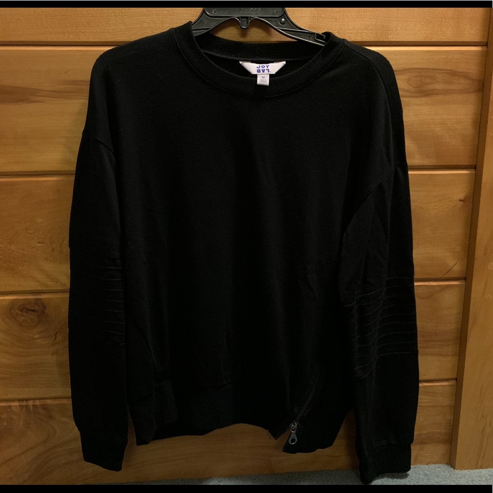 Black pullover sweatshirt
